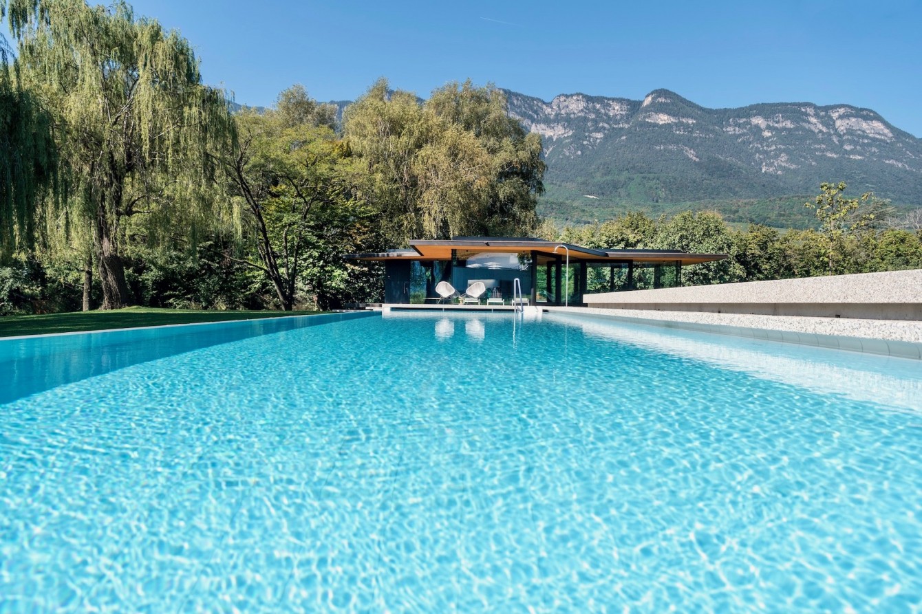 seehotelambach_badehaus_spa_pool_kalternamsee