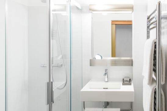 Bad Bathroom badezimmer stanza da bagno Seehotel Ambach Smart View